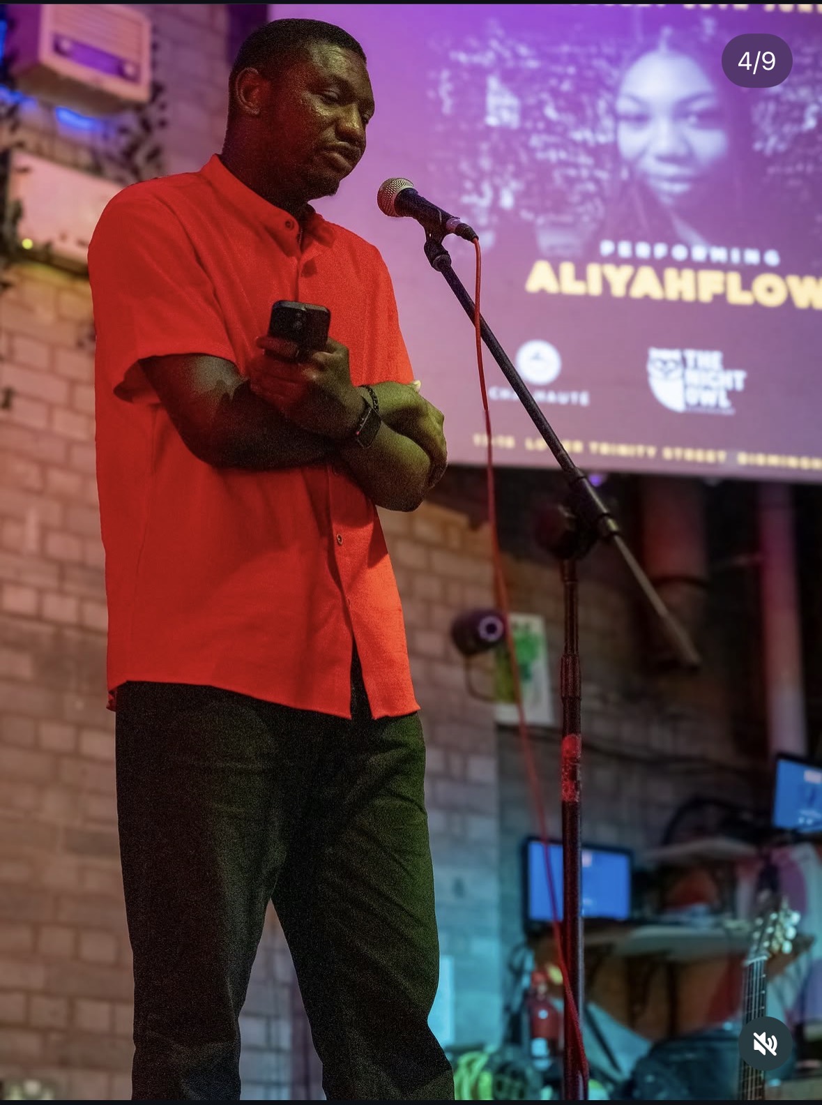 Emmanuel Eruemulor performing poetry live on stage